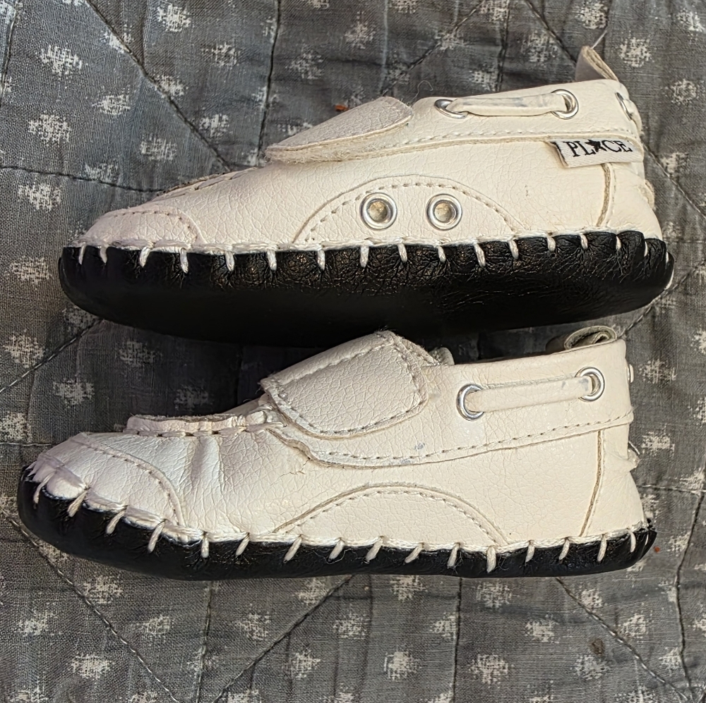 Childrens Place 6-12 month boat style shoes - Picture 4 of 4